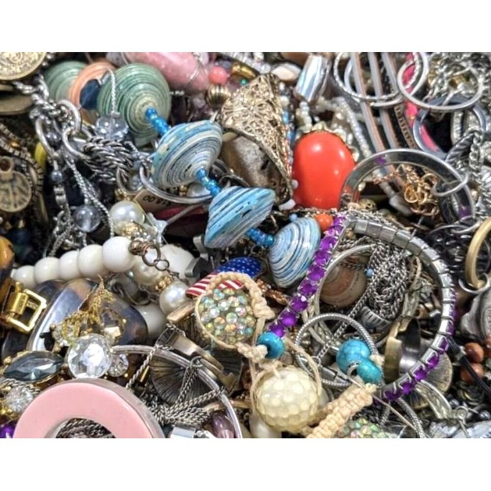 2 LB Jewelry Bundle – Vintage to Modern Grab Bag – Wearable Estate Jewelry - Picture 5 of 11